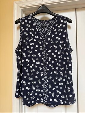 Talbots Navy and White Floral V-Neck Sleeveless Top